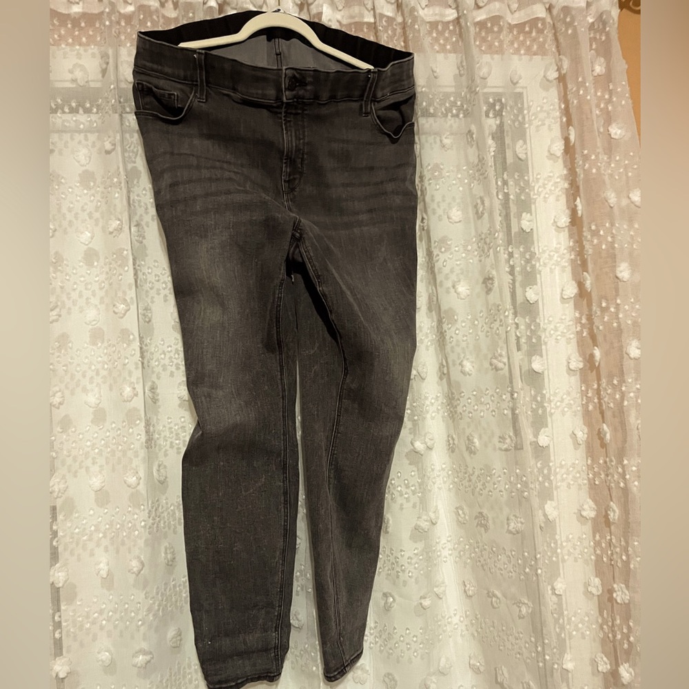 Old navy rockstar super skinny stretch jeans. size 20 plus. dark wash.